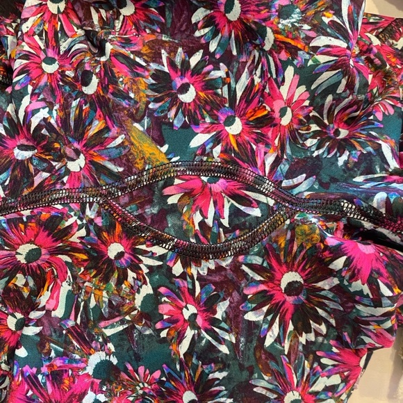 Lululemon Run Swift Speed High-Floral Electric Multi Rise
Leggings size 2 - Picture 10 of 10